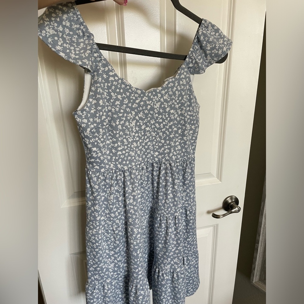 Size small dress. Women’s size Small but fits like Juniors size.